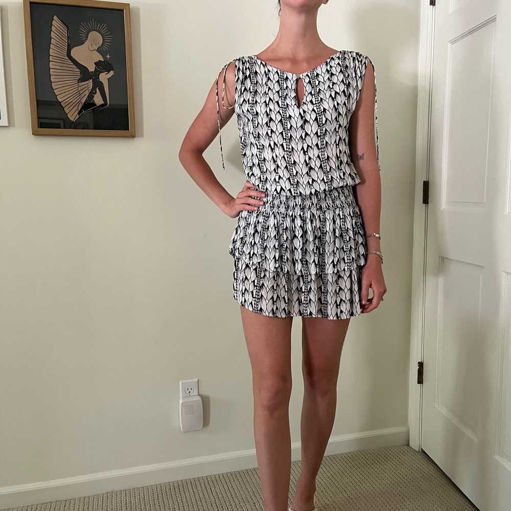 Black and White Sleeveless Mini Sundress with Crew Neck